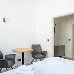 Johouse Apartment 7