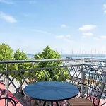 Johouse Apartment 7